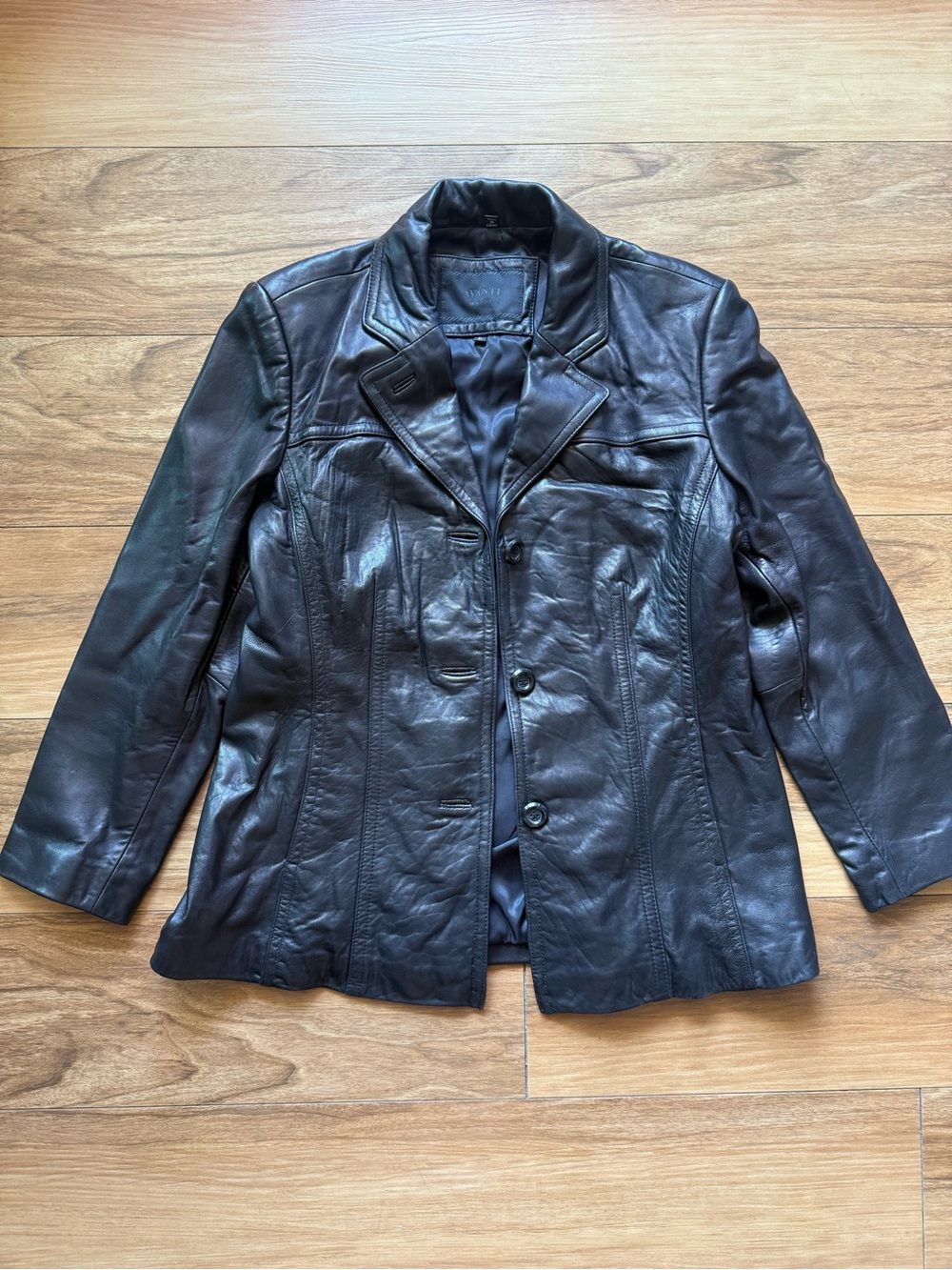 Avanti Women's Black Leather Button-Front Jacket